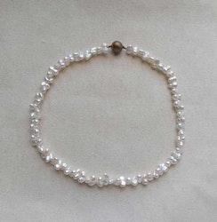 Pärlhalsband med "tvilling" pärlor