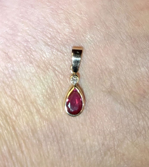Rubinhänge med diamant