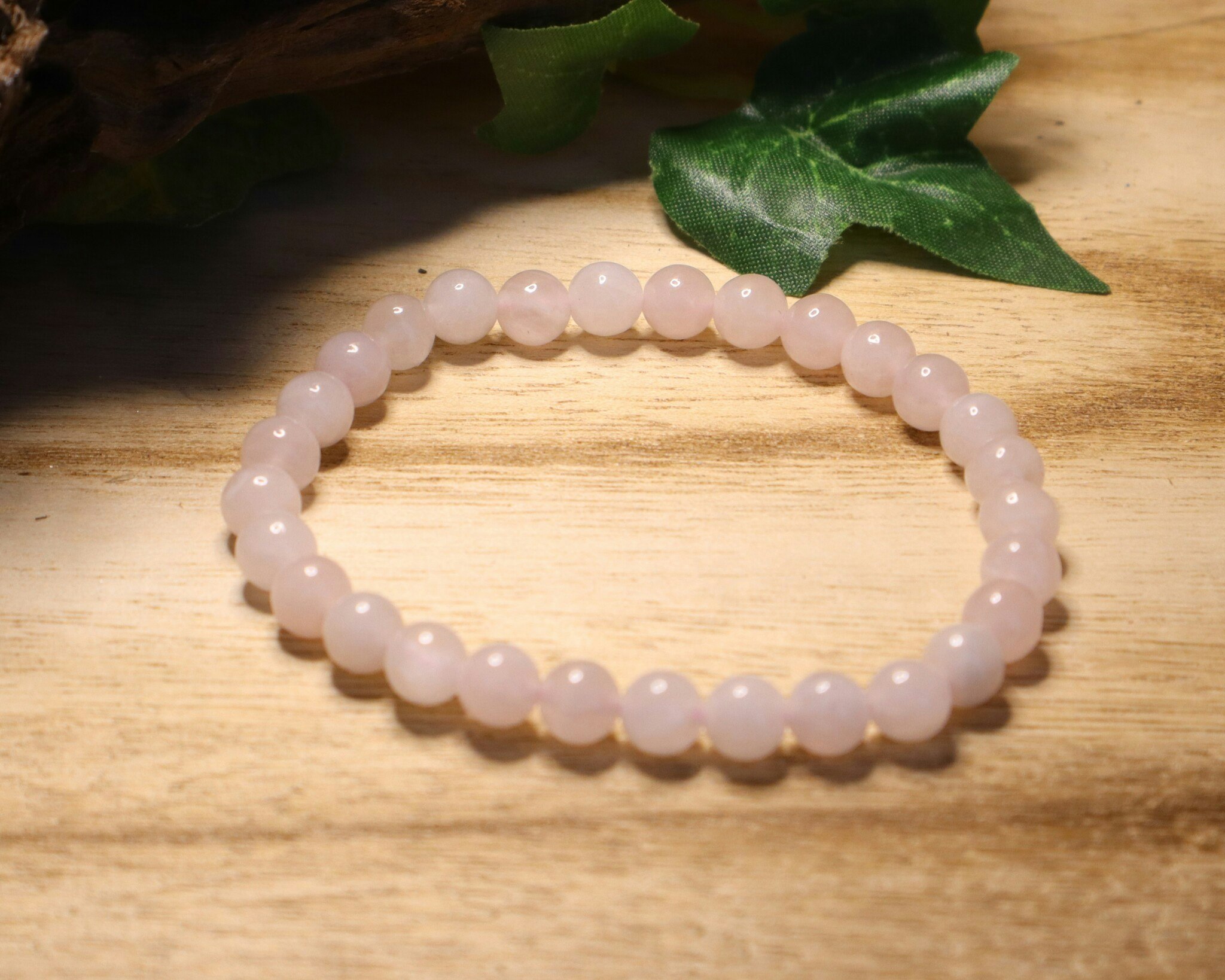 Armband i olika stenar eller kristaller