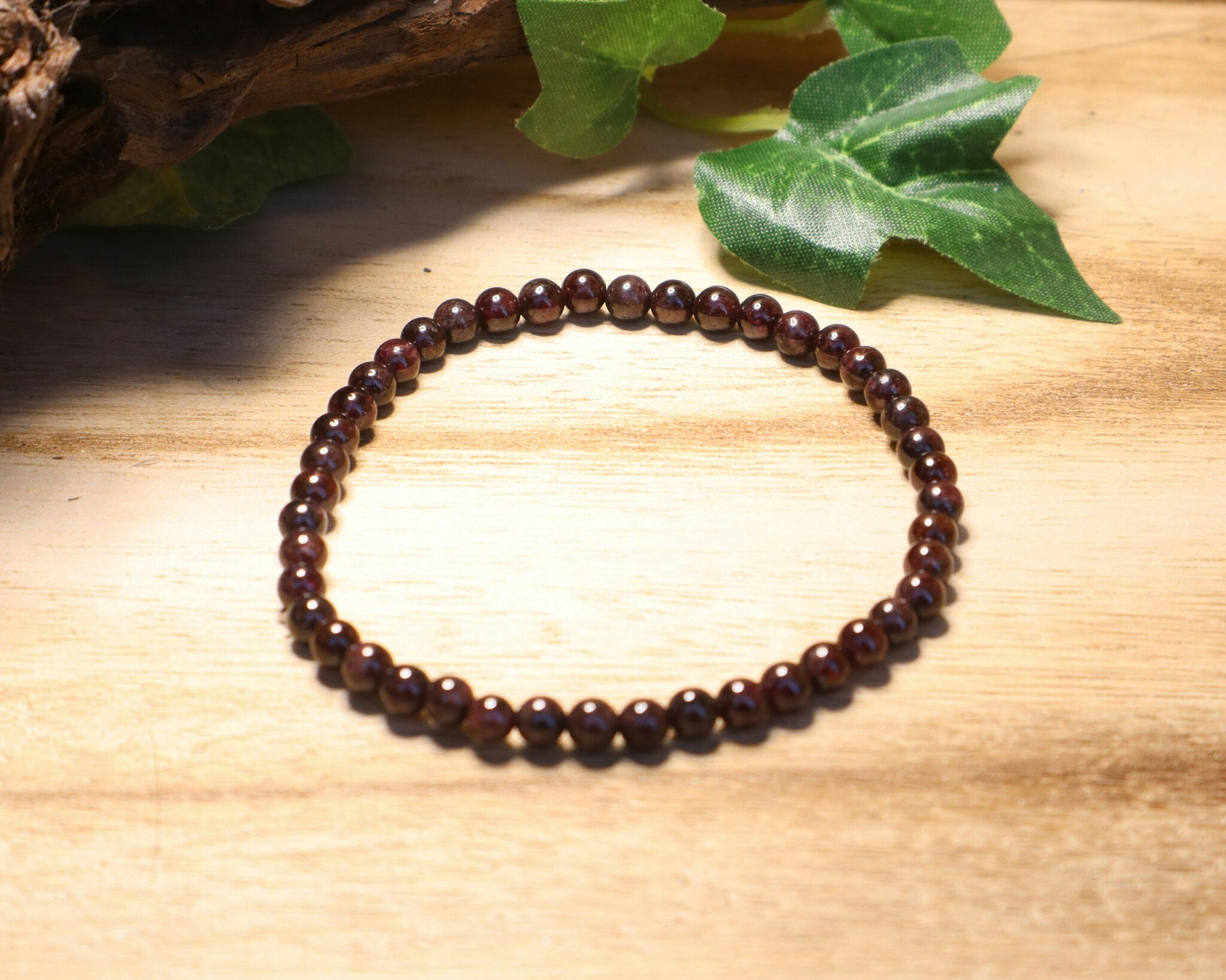 Armband i olika stenar eller kristaller