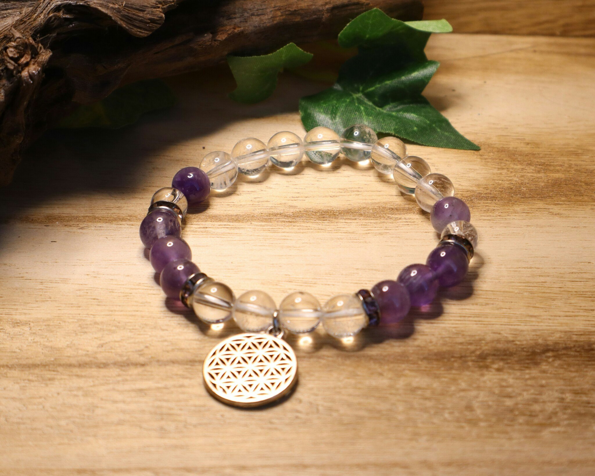 Armband i olika stenar eller kristaller