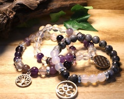 Armband i olika stenar eller kristaller