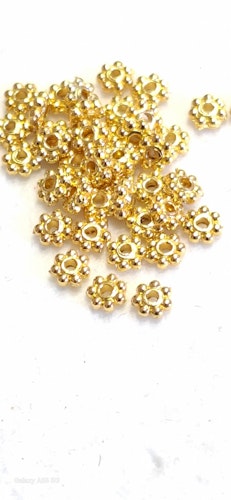 Dot guld 4mm 50st
