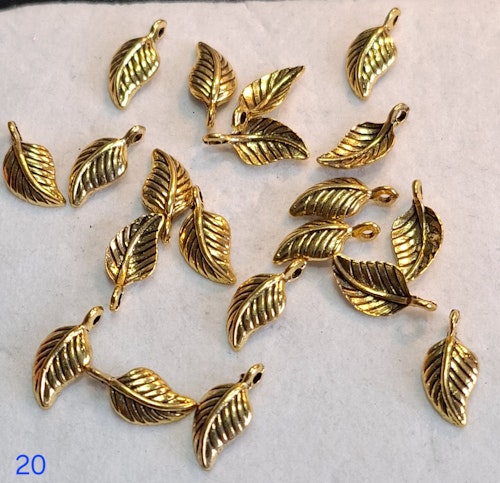 Löv miniberlock 12mm 20st tibetstil antikguld.