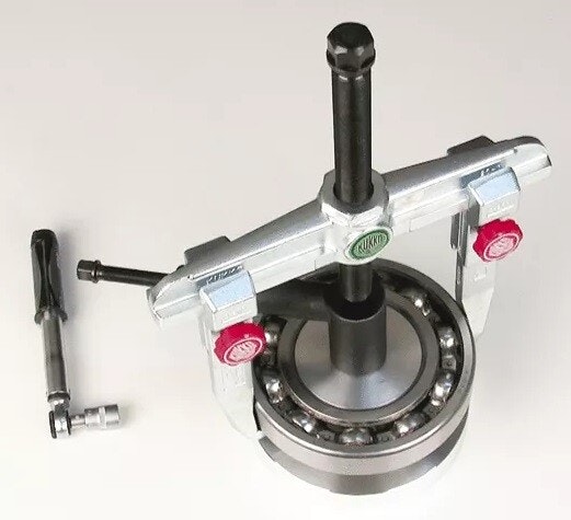 Auxiliary hydraulic ram