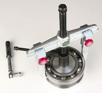 Auxiliary hydraulic ram