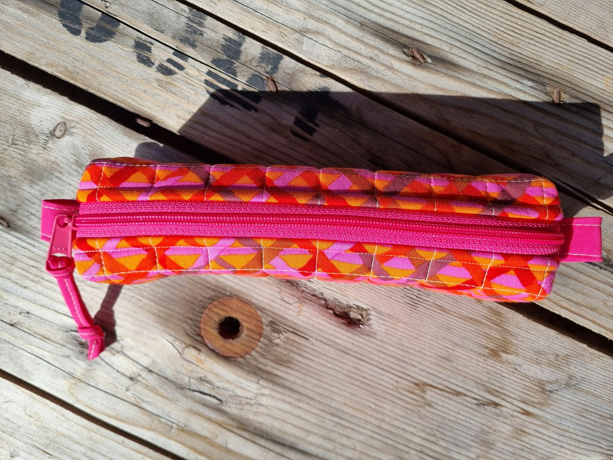 Pennal rosa og orange