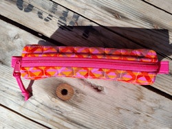 Pennal rosa og orange