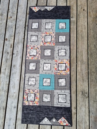 Retro løper med rådhusblokk