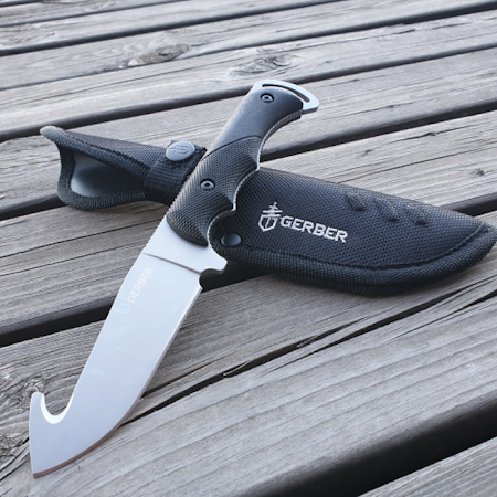 Gerber Freeman Guide Gut Hook – Den perfekta kniven för vildmark och jakt.