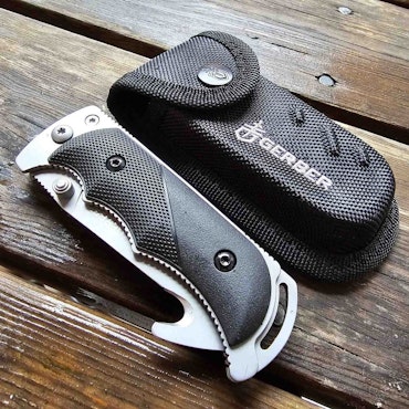 En pålitlig fällbar jaktkniv Gerber Freeman Guide Linerlock