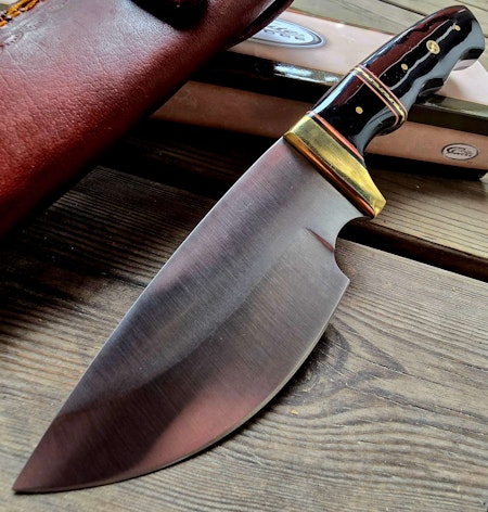 Jaktkniv med stort blad