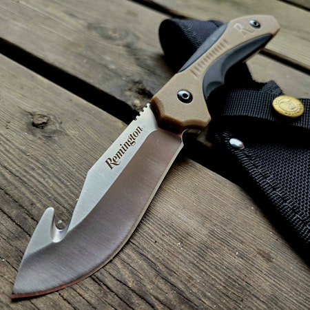 Remington Jaktkniv optimerad för jakt och slakt av småvilt.
