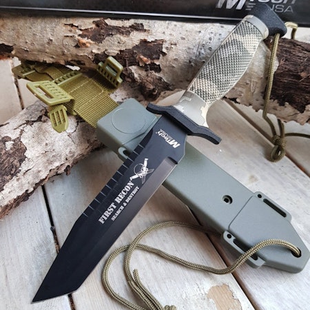 Taktisk Tanto kniv utformad för taktiska uppdrag.