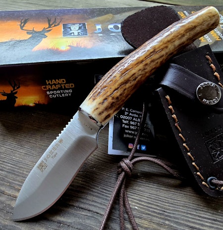 Jaktkniv med fast blad & äkta brun läder slida