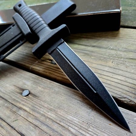 Svart taktisk Dolk stickkniv med Kydexslida för militära uppdrag