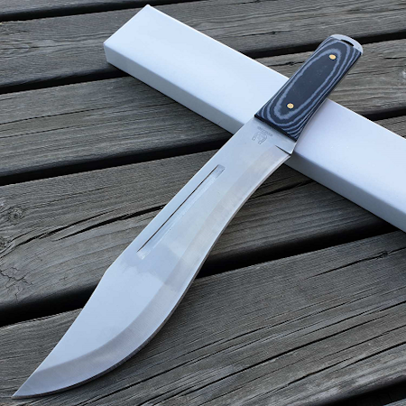 Kastkniv i Bowie modell med Micarta handtag.