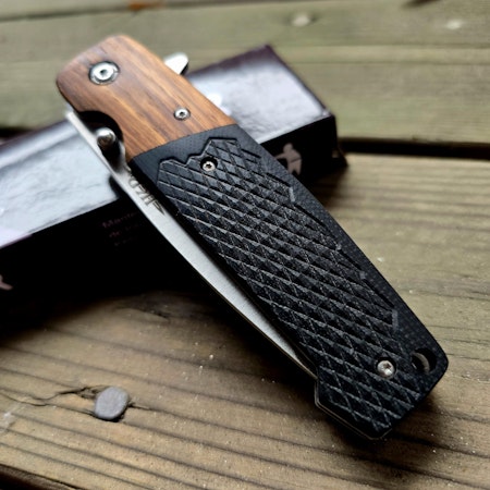 Svart EDC fällkniv med G-10 handtag mångsidig och effektiv