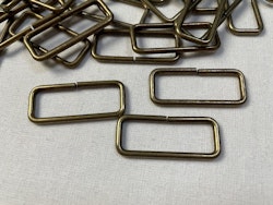 S897 Rektangel 30 mm antikguld