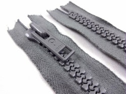 D014 Blixtlås delrin 12 cm ej delbar 9 mm grå