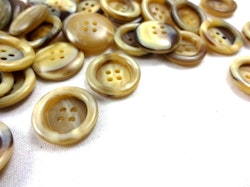K197 Knapp 19 mm melerad beige
