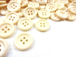 K039 Knapp 15 mm ljusbeige