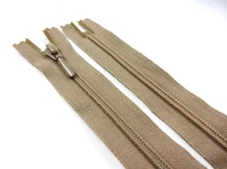 D105 Blixtlås 12 cm Opti 4 mm spiral ej delbar beige