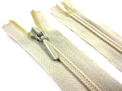 D105 Blixtlås 12 cm Opti 4 mm spiral ej delbar ljusbeige