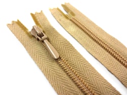 D105 Blixtlås 12 cm Opti 4 mm spiral ej delbar beige