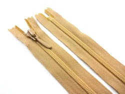 D105 Blixtlås 12 cm Opti 4 mm spiral ej delbar beige