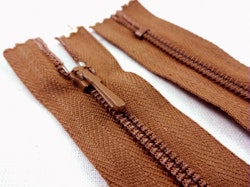 D110 Blixtlås 18 cm 4 mm spiral ej delbar brun