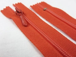 D108 Blixtlås 20 cm 4 mm spiral ej delbar mörkorange