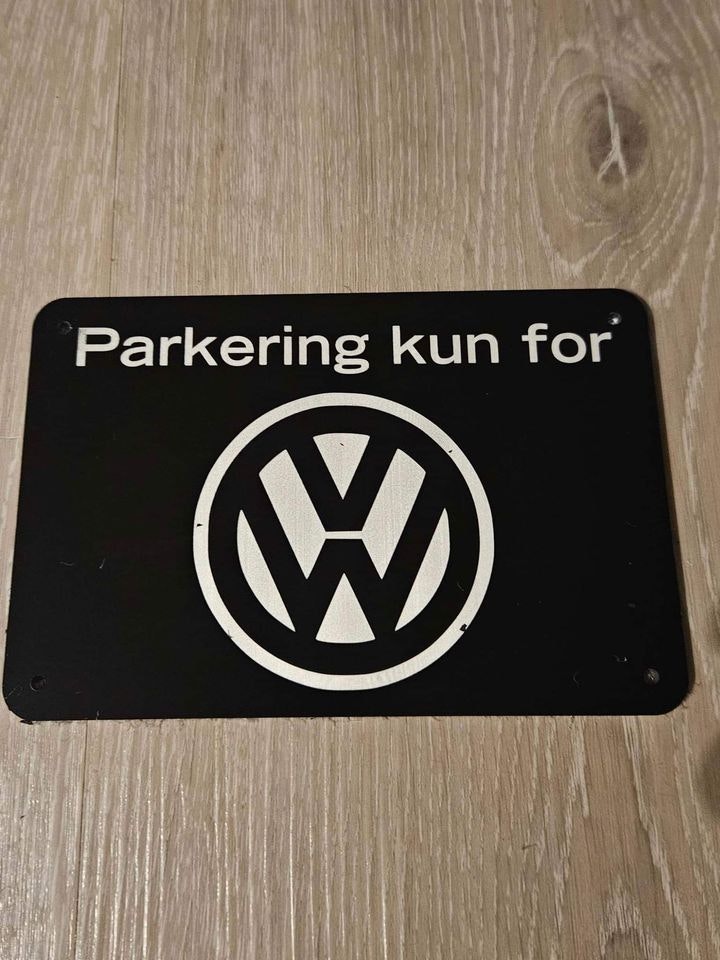 Parkeringsskilt med valgfritt bilmerke