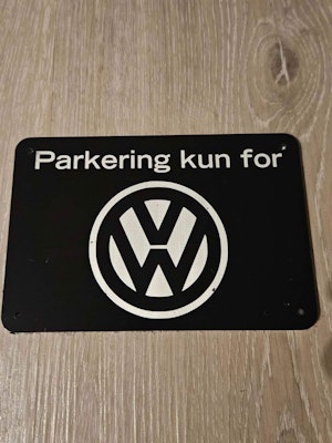 Parkeringsskilt med valgfritt bilmerke