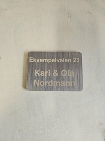 Postkasseskilt børstet stål