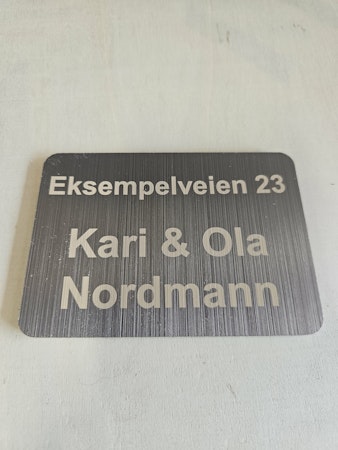 Postkasseskilt børstet stål
