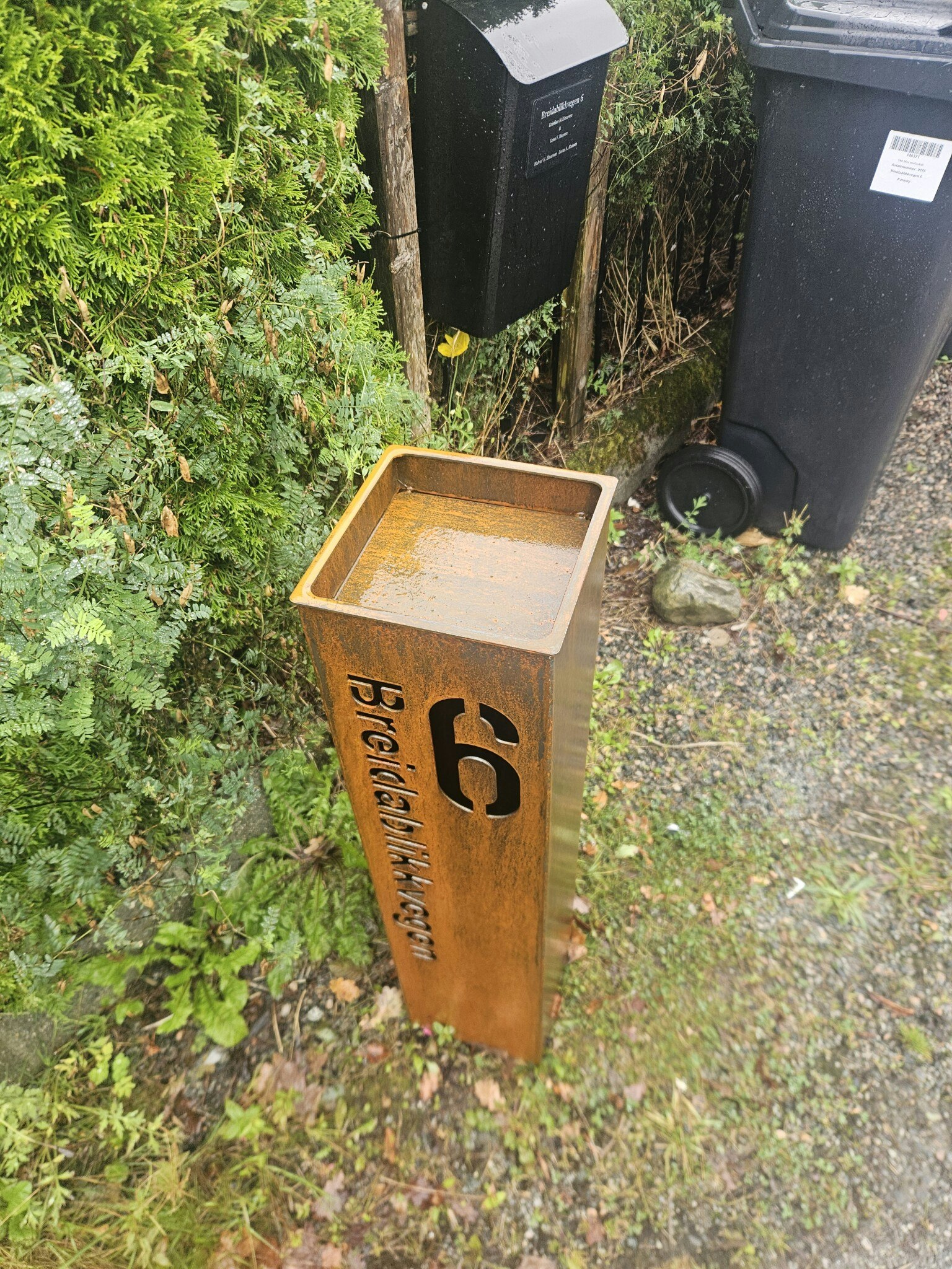 20x20 cm Søyle med husnummer og gatenavn