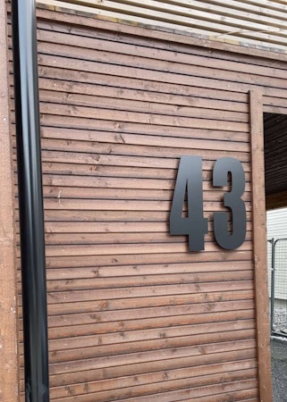 Hustall matt sort med eller uten adresse