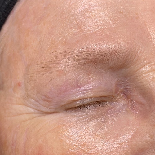 Browlift inklusive Keratinbehandling, färg & plock