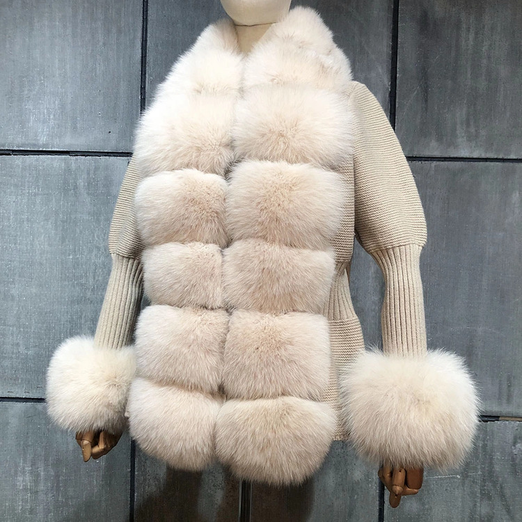 Bossy knitted fox fur