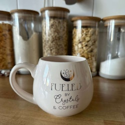 Mugg "Fueled by crystals & coffee"