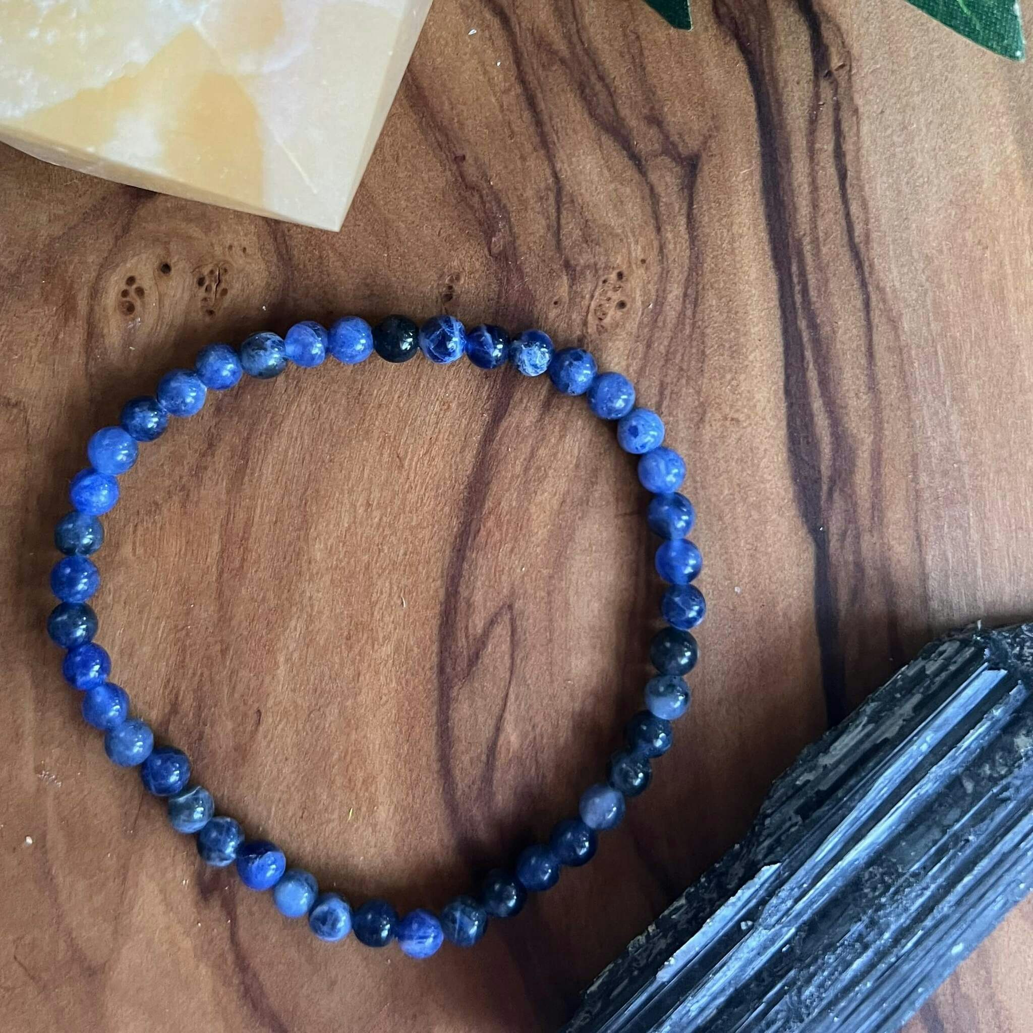 Sodalit armband 4mm runda stenar
