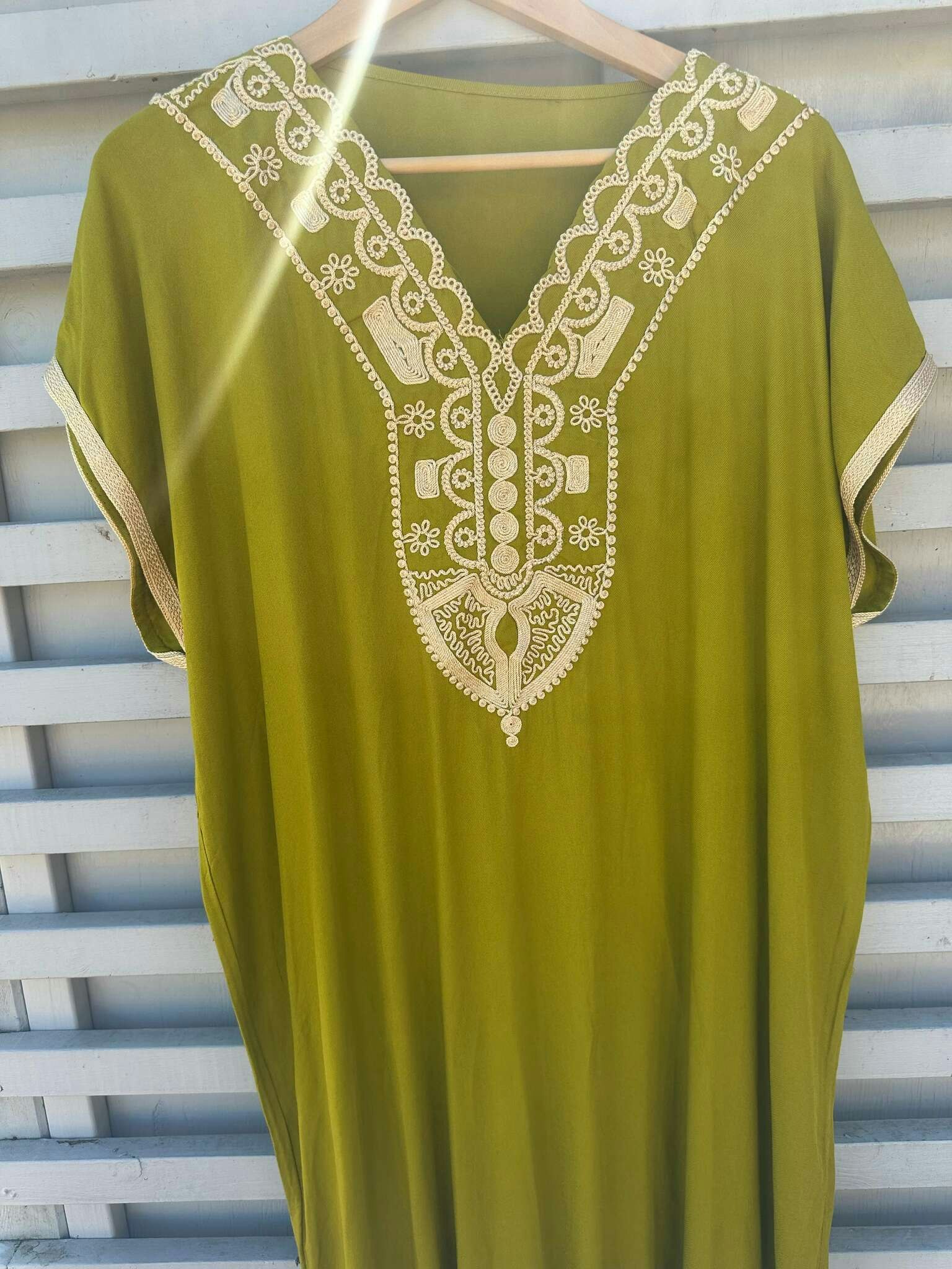 Marockansk kaftan med brodyr