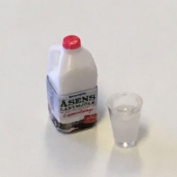 Lantmjölk med glas
