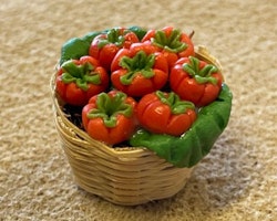 Korg med tomater