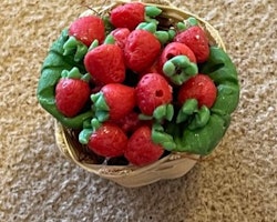 Korg med jordgubbar