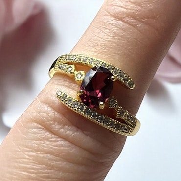 Gullforgylt S925 Sølvring med Rhodolitt Granat