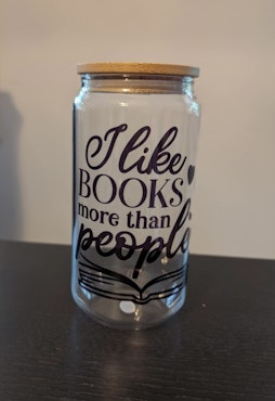 Glas - I like books more than people