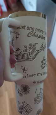 Tumbler - Reading is my therapy OUTLET