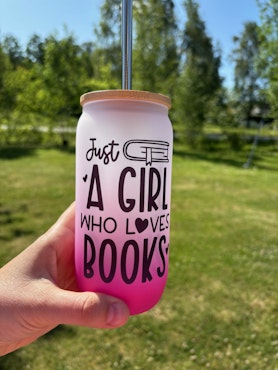 Frostat Glas - Just a girl who loves books